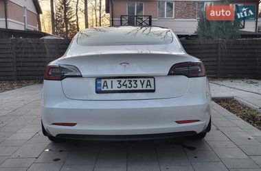 Седан Tesla Model 3 2022 в Буче