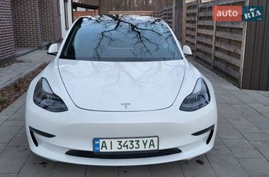 Седан Tesla Model 3 2022 в Буче
