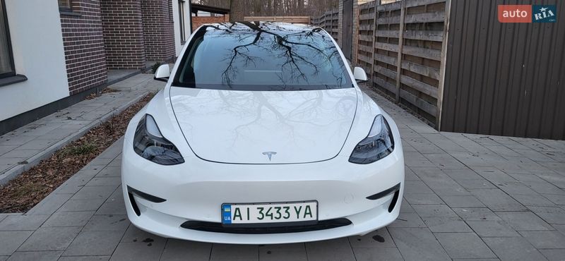 Седан Tesla Model 3 2022 в Буче
