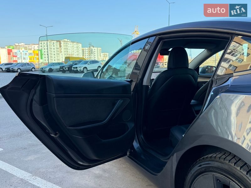 Седан Tesla Model 3 2021 в Виннице