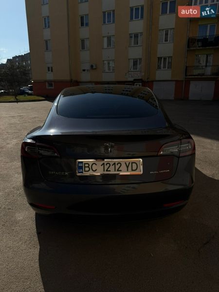 Седан Tesla Model 3 2021 в Львове