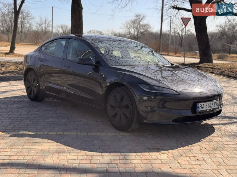 Седан Tesla Model 3 2024 в Кропивницькому