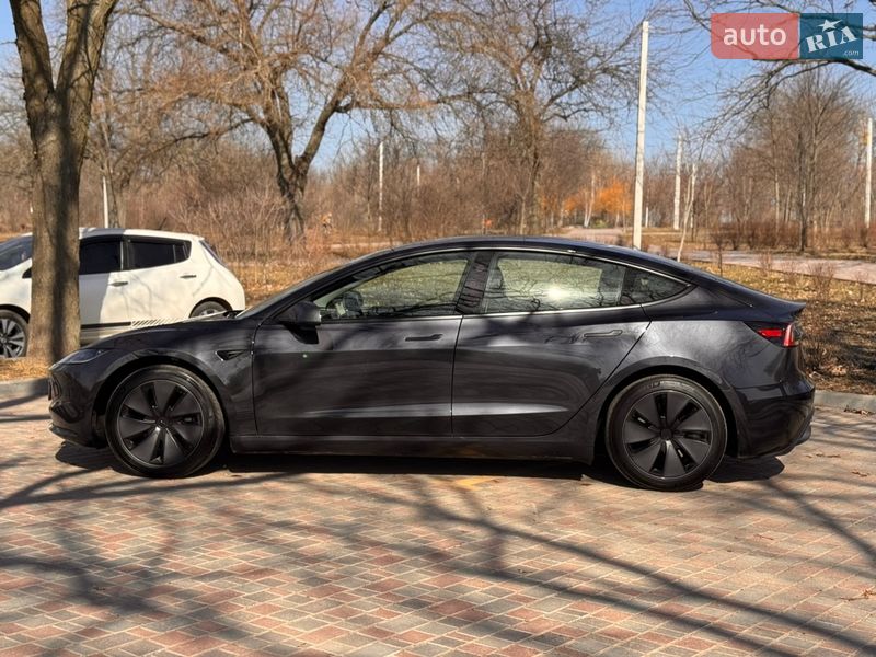 Седан Tesla Model 3 2024 в Кропивницькому