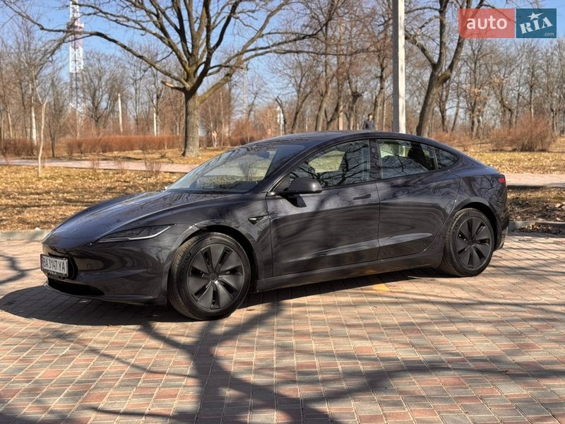 Седан Tesla Model 3 2024 в Кропивницькому