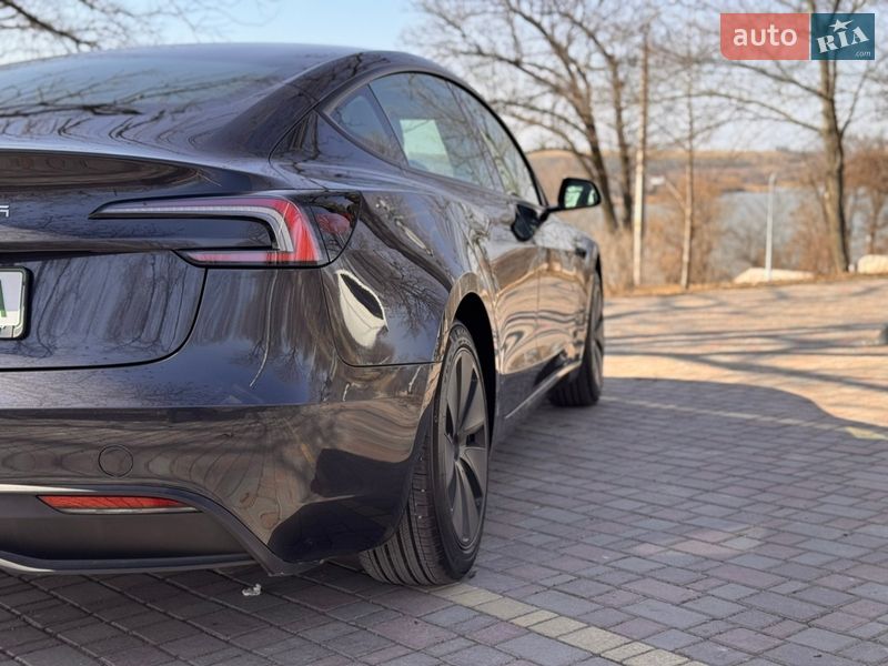 Седан Tesla Model 3 2024 в Кропивницькому