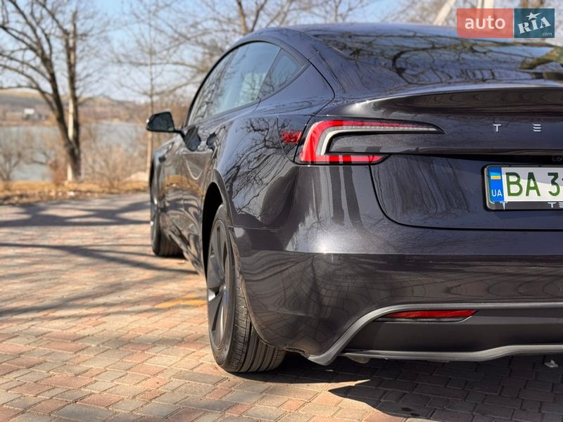 Седан Tesla Model 3 2024 в Кропивницькому