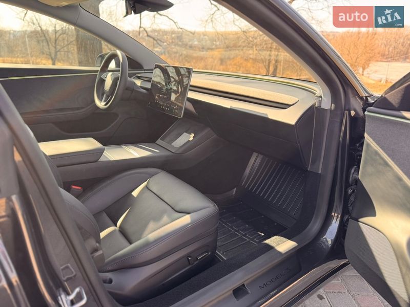 Седан Tesla Model 3 2024 в Кропивницькому