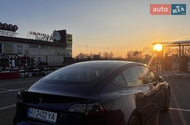 Седан Tesla Model 3 2021 в Киеве