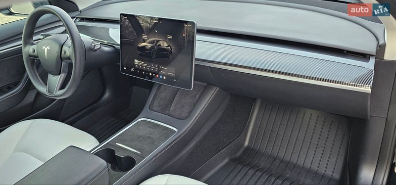 Седан Tesla Model 3 2022 в Львове