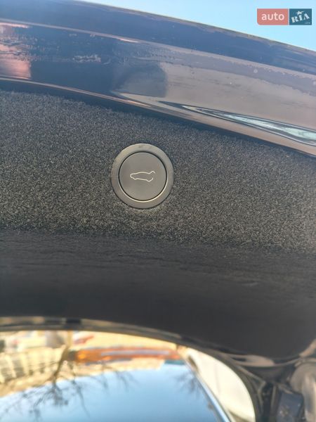 Седан Tesla Model 3 2024 в Києві