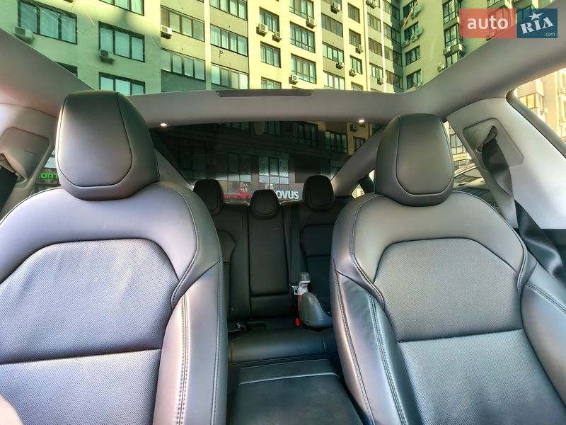 Седан Tesla Model 3 2024 в Киеве