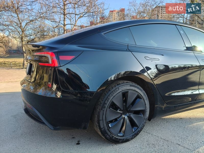 Седан Tesla Model 3 2024 в Києві
