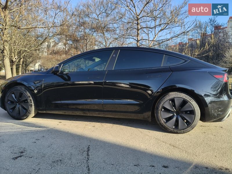 Седан Tesla Model 3 2024 в Києві