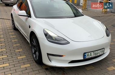 Седан Tesla Model 3 2022 в Буче