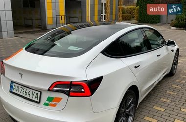 Седан Tesla Model 3 2022 в Буче