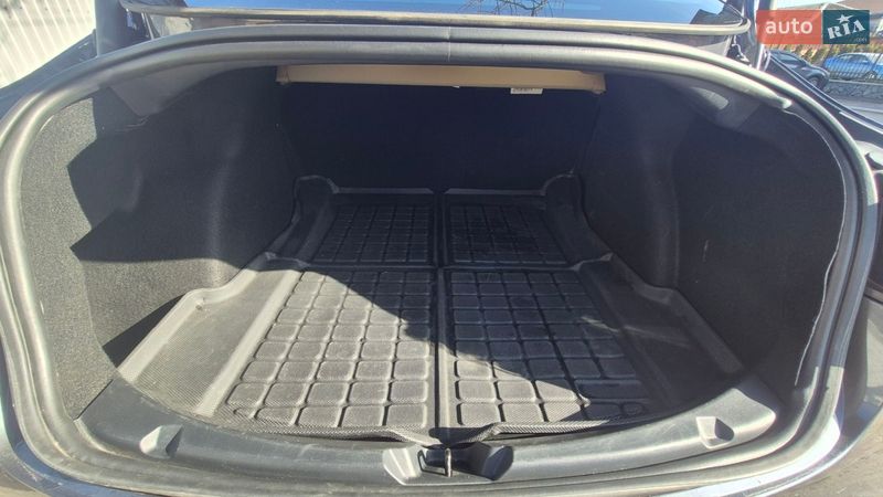 Седан Tesla Model 3 2023 в Кропивницькому