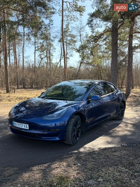 Седан Tesla Model 3 2021 в Києві