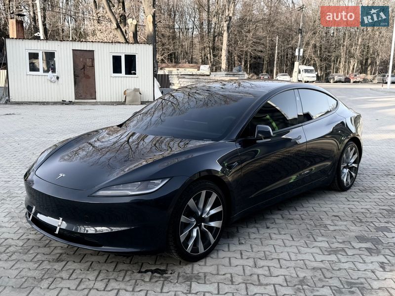 Седан Tesla Model 3 2024 в Виннице