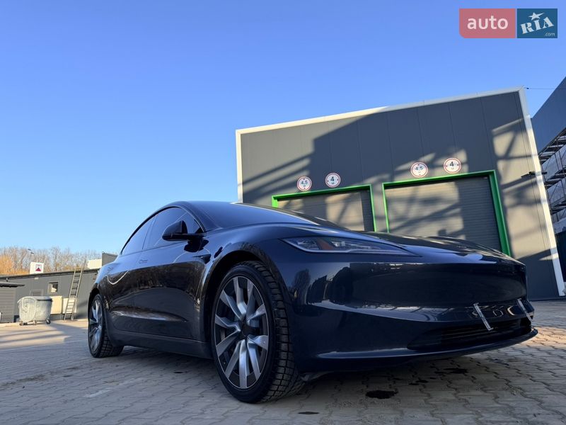 Седан Tesla Model 3 2024 в Виннице