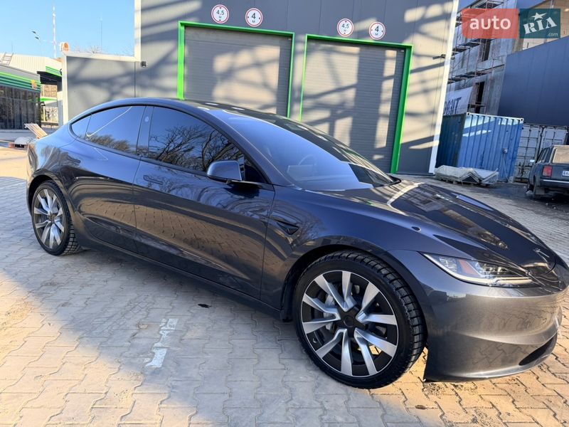 Седан Tesla Model 3 2024 в Виннице