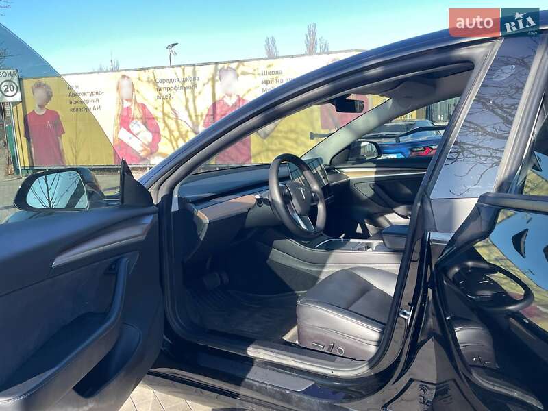 Седан Tesla Model 3 2022 в Киеве