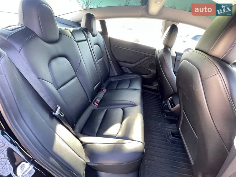 Седан Tesla Model 3 2022 в Киеве