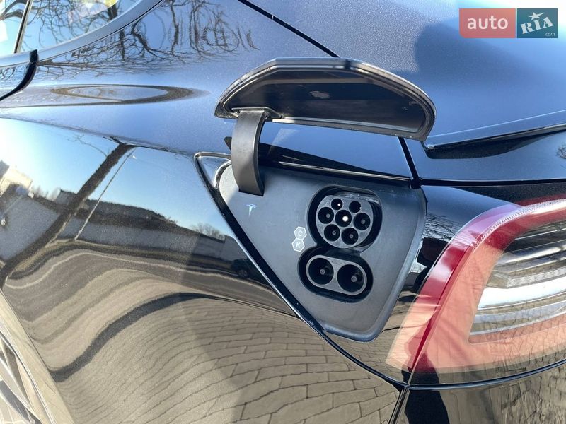 Седан Tesla Model 3 2022 в Киеве