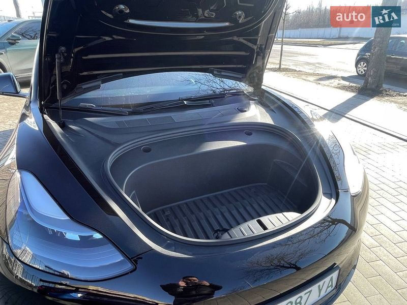 Седан Tesla Model 3 2022 в Киеве