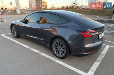 Седан Tesla Model 3 2022 в Киеве