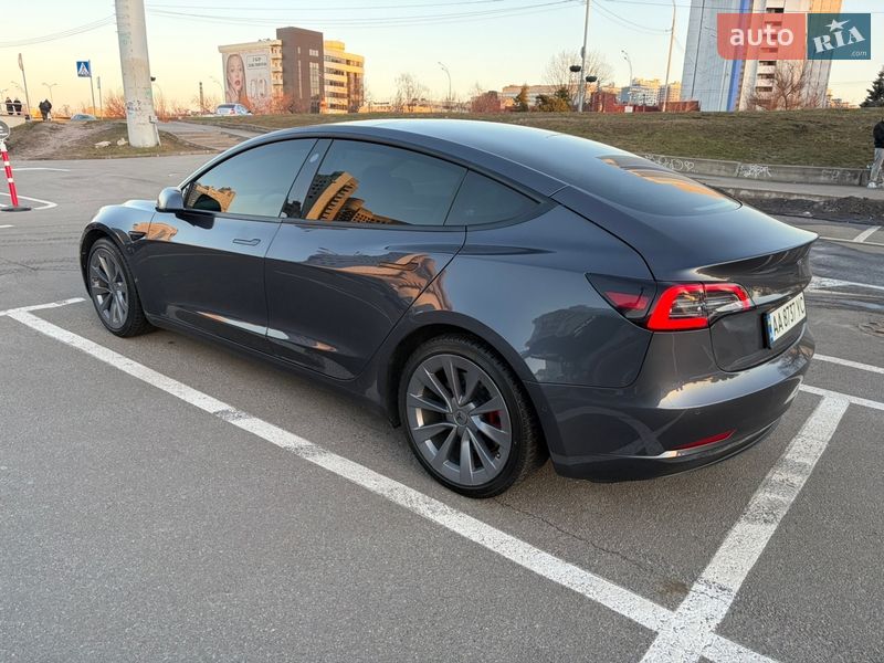 Седан Tesla Model 3 2022 в Києві