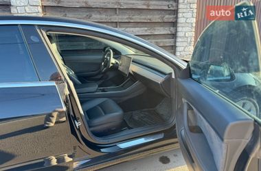 Седан Tesla Model 3 2020 в Киеве