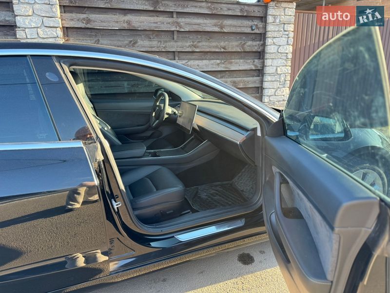 Седан Tesla Model 3 2020 в Києві