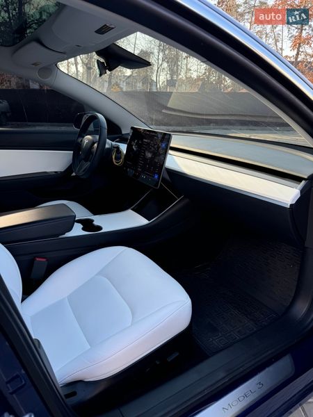 Седан Tesla Model 3 2019 в Буче
