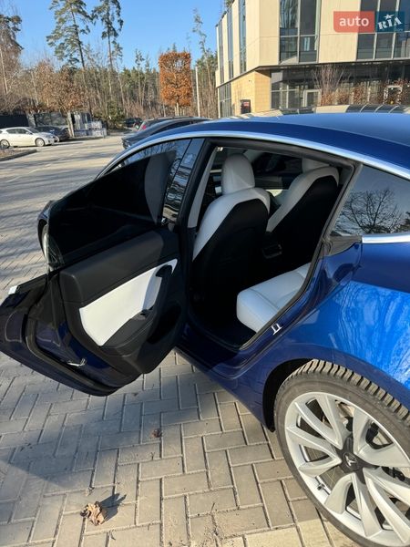 Седан Tesla Model 3 2019 в Буче