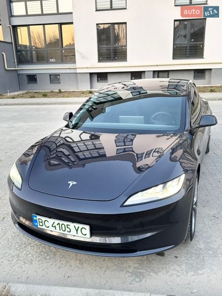 Седан Tesla Model 3 2025 в Ивано-Франково