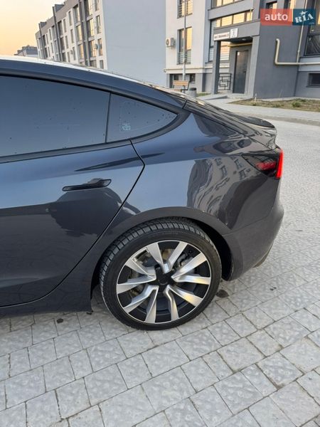 Седан Tesla Model 3 2025 в Ивано-Франково