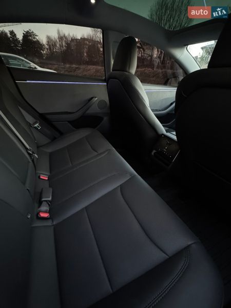Седан Tesla Model 3 2025 в Ивано-Франково