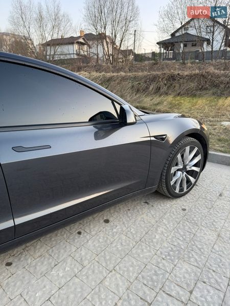 Седан Tesla Model 3 2025 в Ивано-Франково