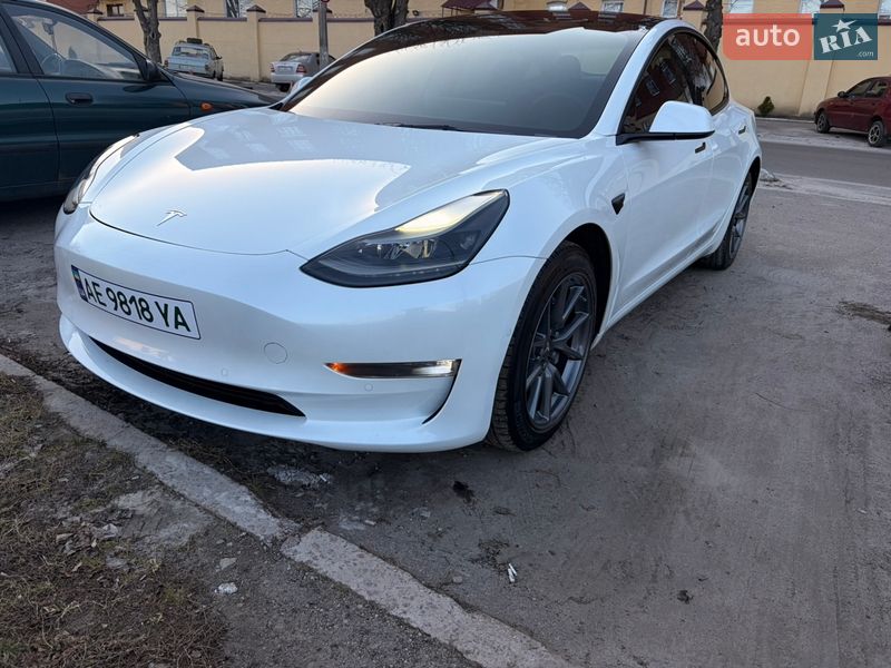 Седан Tesla Model 3 2022 в Днепре