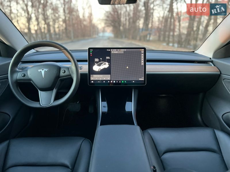 Седан Tesla Model 3 2019 в Броварах