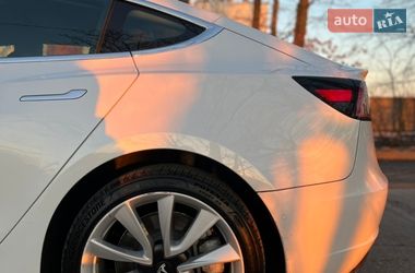 Седан Tesla Model 3 2019 в Броварах