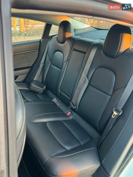 Седан Tesla Model 3 2019 в Броварах