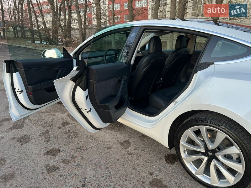 Седан Tesla Model 3 2019 в Броварах
