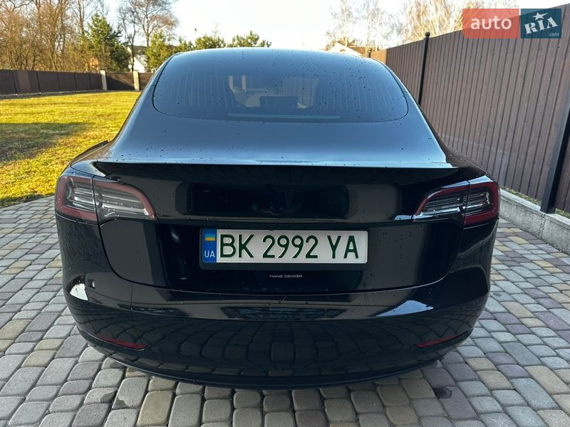 Седан Tesla Model 3 2019 в Львове