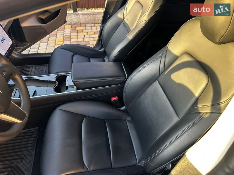 Седан Tesla Model 3 2019 в Львове