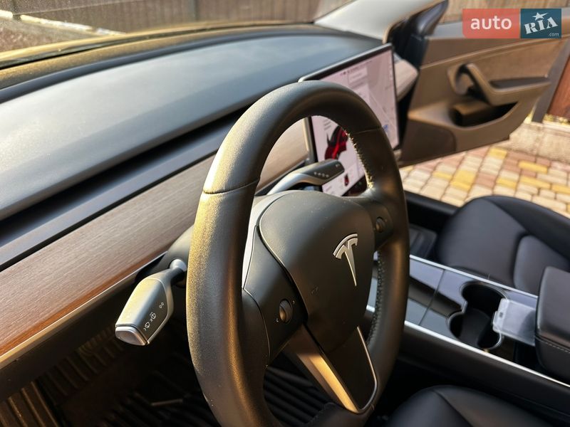 Седан Tesla Model 3 2019 в Львове