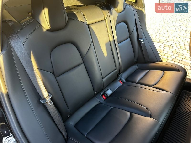 Седан Tesla Model 3 2019 в Львове