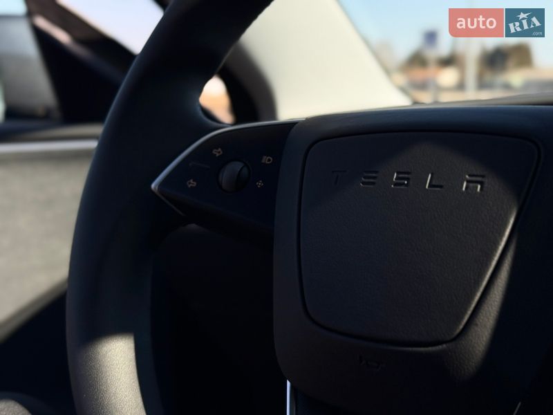 Седан Tesla Model 3 2025 в Львове фото 24 Седан Tesla Model 3 2025 в Львове