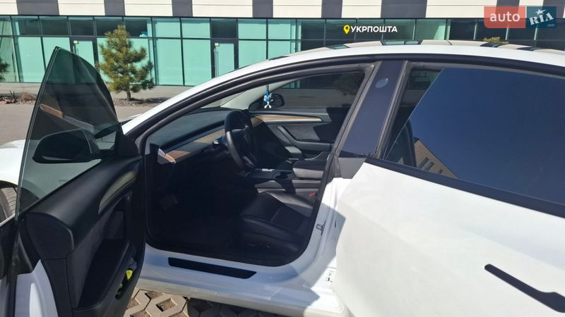 Седан Tesla Model 3 2023 в Хмельницком