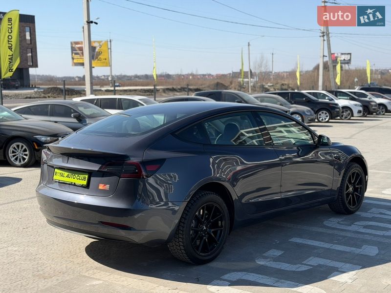 Седан Tesla Model 3 2023 в Львове